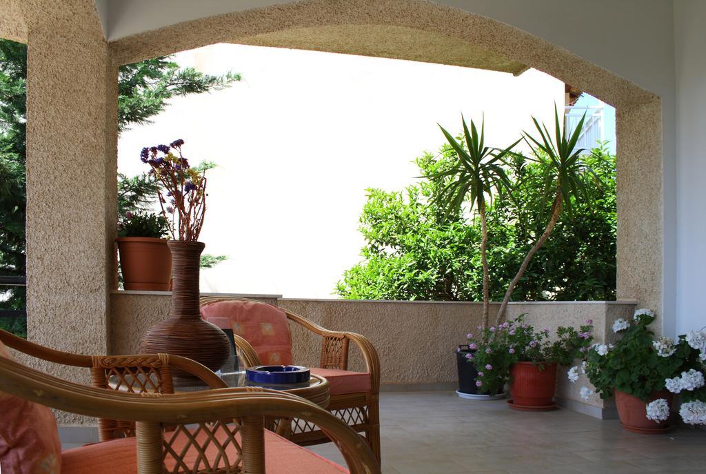Villa Yiotevi Poros Town Exterior photo