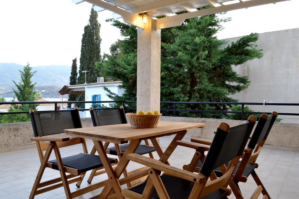 Villa Yiotevi Poros Town Exterior photo